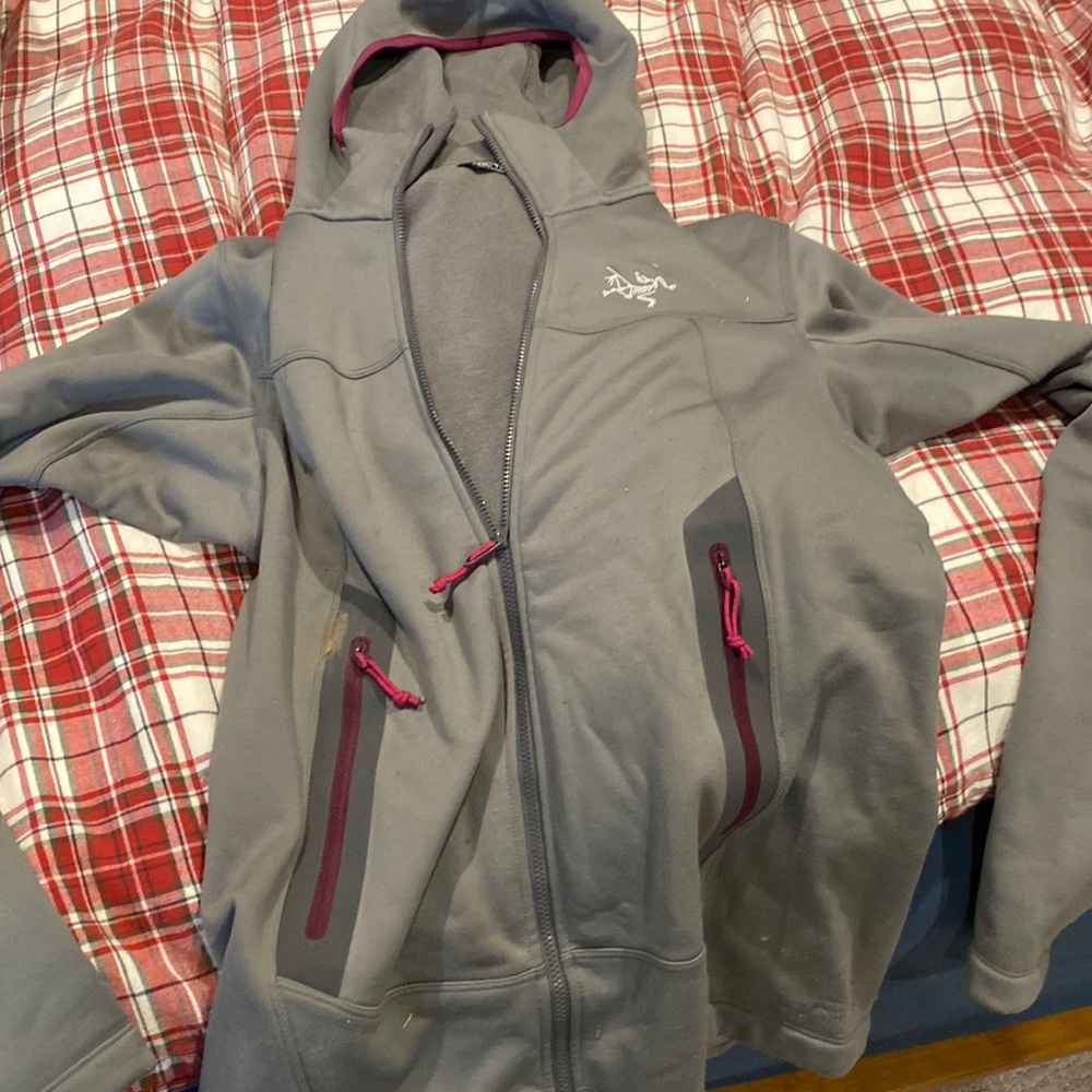 Arc’teryx women’s lightweight Gray Jacket